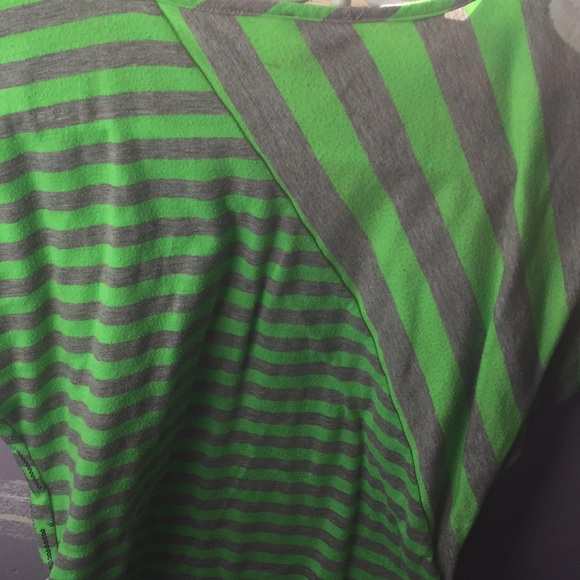 A shirt - Picture 2 of 3